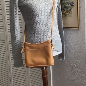 Vintage tan/light brown leather Coach crossbody